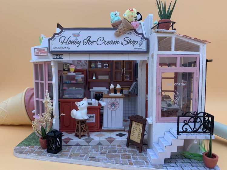 Review: Robotime Miniatuur Huisje Honey Ice Cream Shop DG148
