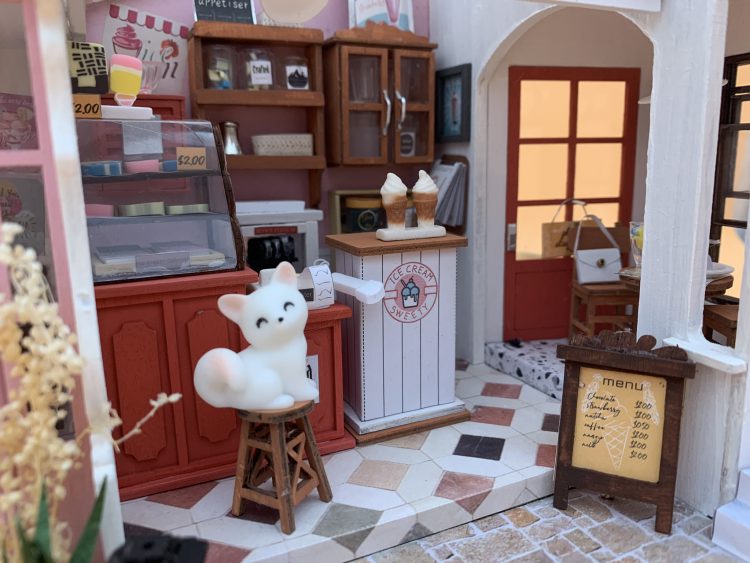 Review: Robotime Miniatuur Huisje Honey Ice Cream Shop DG148