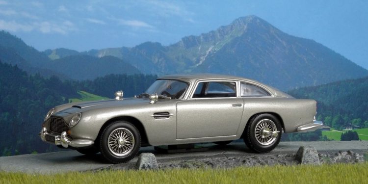 Revell brengt nieuwe bouwpaketten van Bond-voertuigen uit