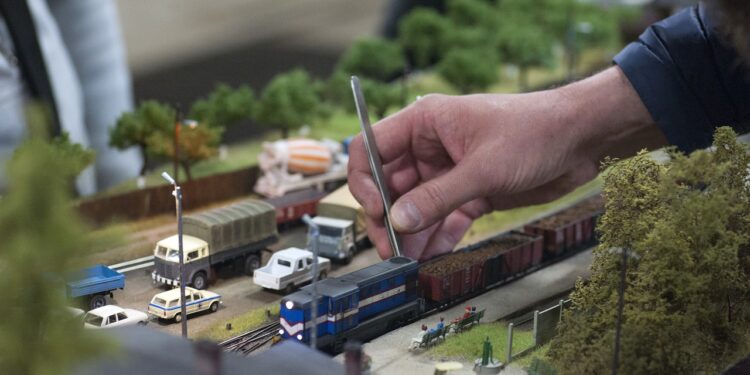 Modelbouwdag Hurdegaryp brengt bouwers en liefhebbers bij elkaar