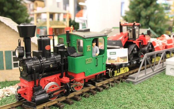 Treintje kijken, tractor winnen bij Modelspoor Museum Sneek