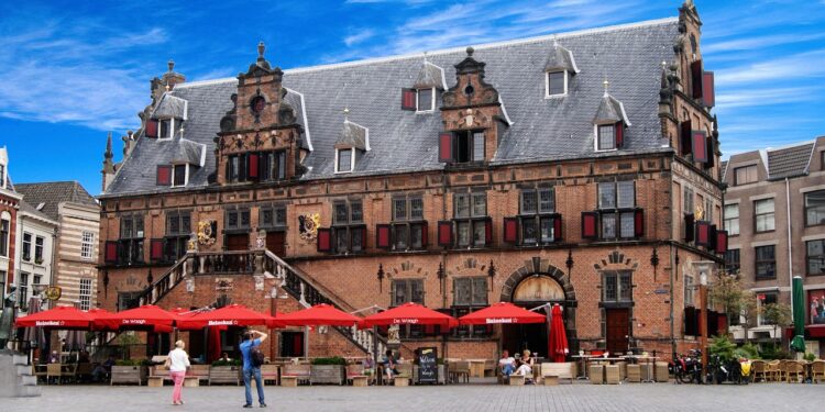 Mini-bouwplaten van vier Nijmeegse monumenten