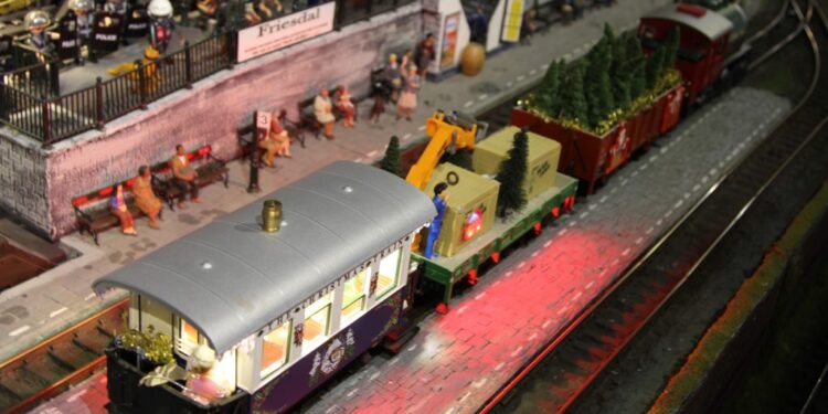 Kersttrein in het Modelspoor Museum in Sneek