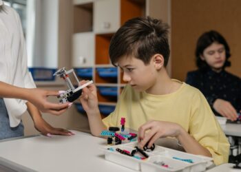 Johannes (24) bouwde het Academiegebouw in Lego: ‘Fascinerend om het te zien groeien’