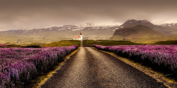 De Houtense Modelspoor Club heeft nu ook de RK kerk in model gerealiseerd